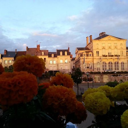 Hotel Au Lion D'Or Nogent-le-Rotrou Kültér fotó