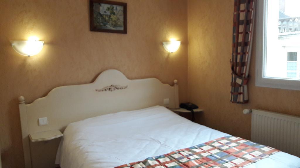 Hotel Au Lion D'Or Nogent-le-Rotrou Kültér fotó