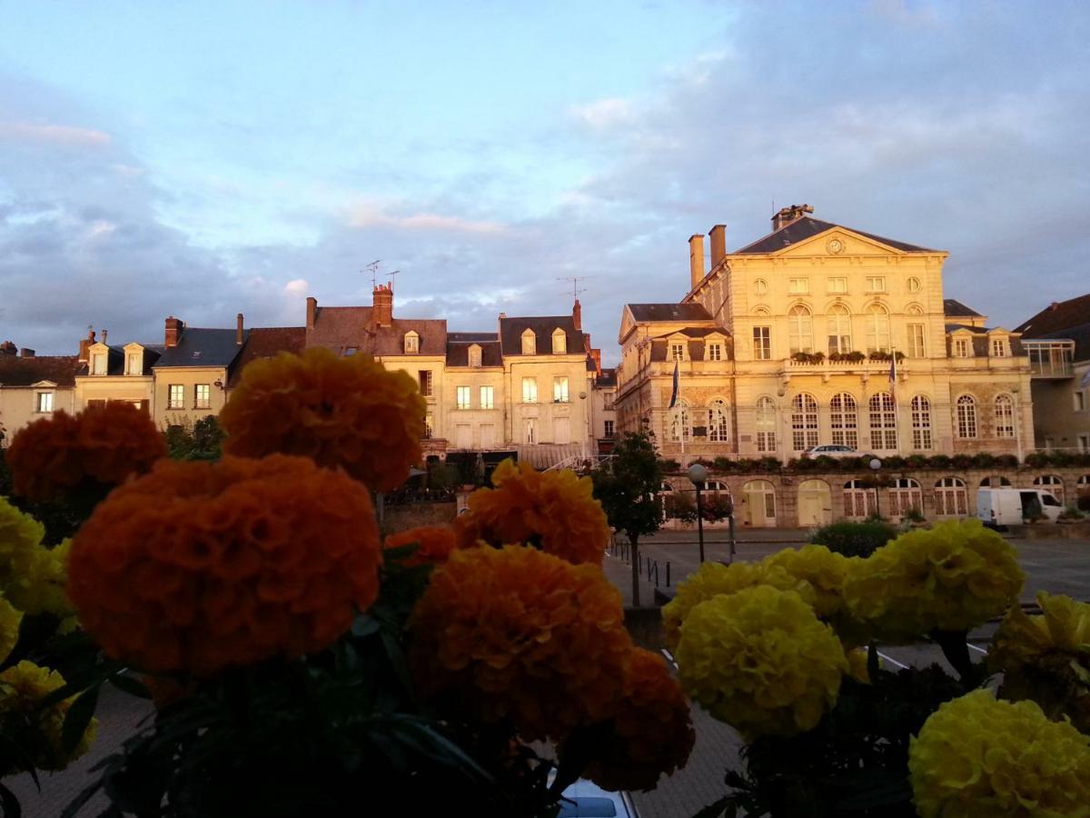 Hotel Au Lion D'Or Nogent-le-Rotrou Kültér fotó